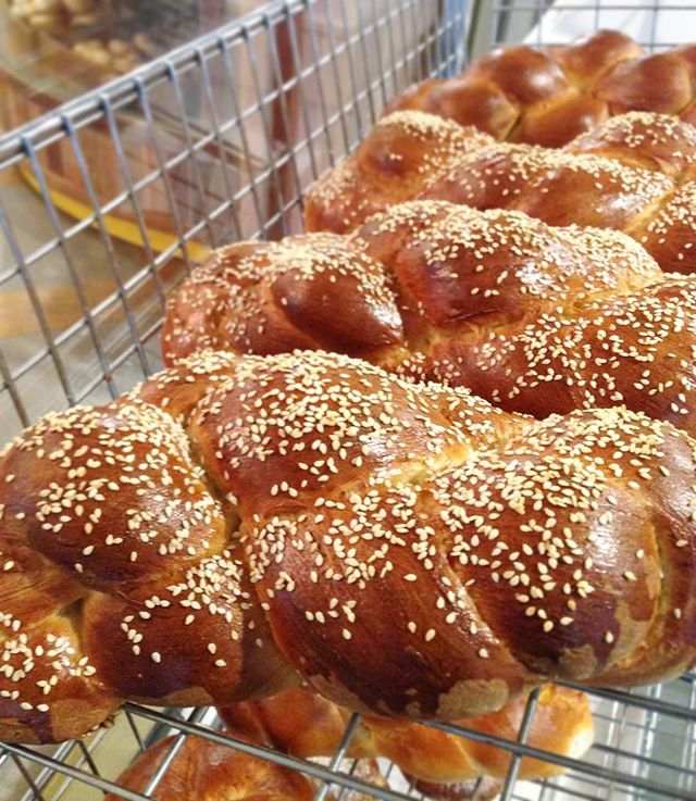 Friday is Challah Day! Come in and get yours before they're all gone!
#challahday #challah #5dimebagel #melbourne #bagels